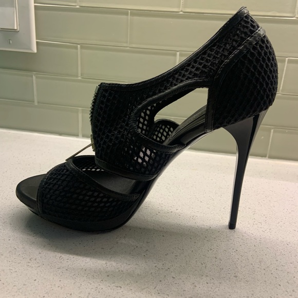 NEW Burberry mesh heels - Picture 2 of 4